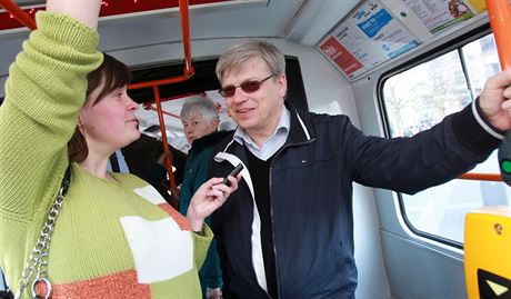 Redaktorka Zuzana Tauová vyzpovídala ladie pian Milana pidlu, jen má vadu...