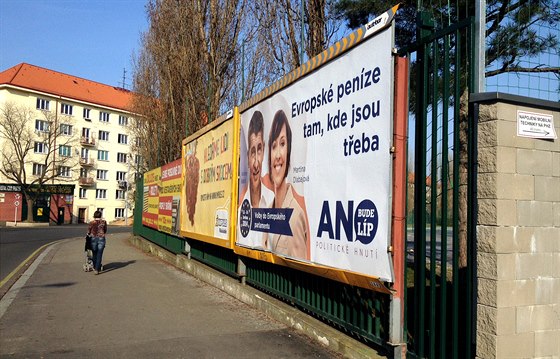 Billboard politického hnutí ANO ped kvtnovými volbanmi do Evropského...