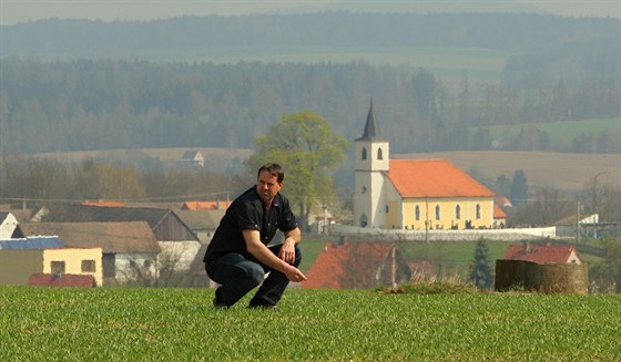 Jaroslav Pokuta hospodaí na polích u Skalice, kde by podle plán ta mohl...