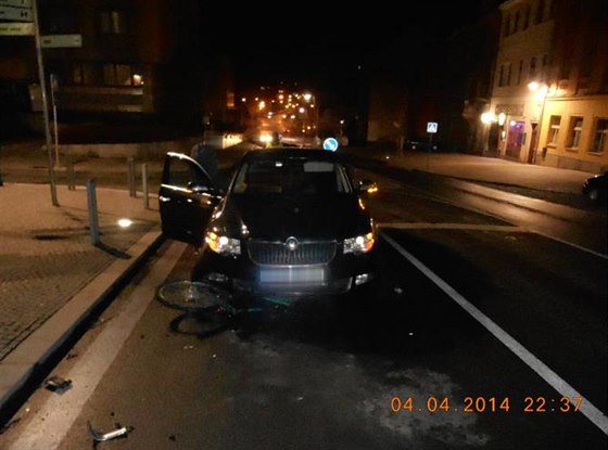 Mladý idi v Píbrami srazil cyklistu. Ten na kolo sedl posilnný alkoholem,...