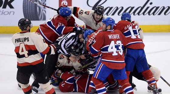 Hromadná bitka v utkání mezi Ottawou a Montrealem, do které se v erveném vrhl