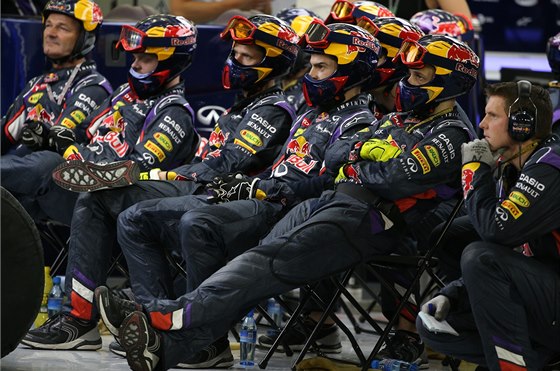 lenové týmu Red Bull pi Velké cen Bahrajnu formule 1. 