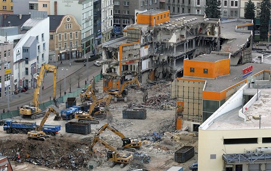 Petice ani protesty nepomohly, obchodní dm Jetd zmizel z centra Liberce.