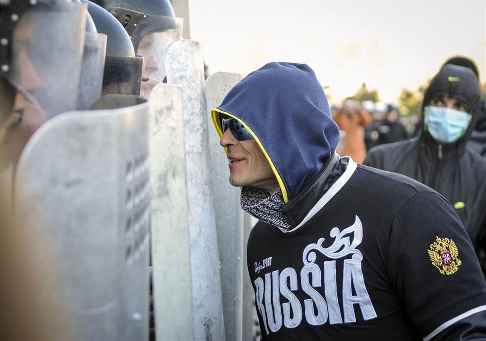 Stety mezi proruskými demonstranty a tkoodnci v Doncku (6. dubna 2014)