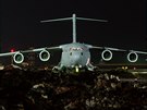 Transportn letoun C-17 Globemaster na zkladn Manas v Kyrgyzstnu