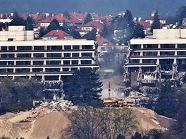 Hotel Praha byl postaven na konci 70. let. A do listopadu 1989 slouil...