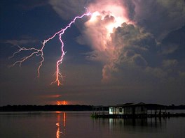 Jezero Maracaibo, Venezuela. Díky kombinaci vysoké vlhkosti, polohy a...