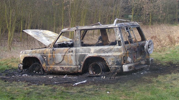 Ve vraku zcela shoelho vozu Nissan Patrol u Hostoun na Kladensku nali hasii tlo mrtvho mue