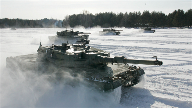 Tanky Leopard 2A4 finsk armdy pi cvien v roce 2006
