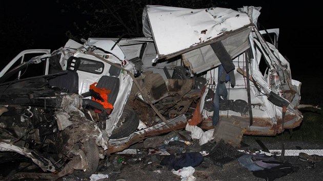Nsledky elnho stetu dodvky a kamionu na Hodonnsku. (2. dubna 2014)