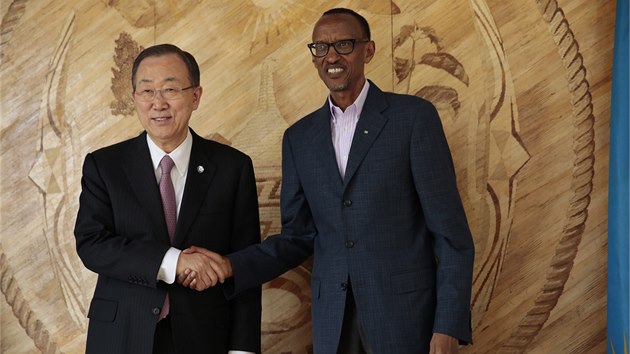Vro rwandsk genocidy si do Kigali pijel pipomenout i generln tajemnk OSN Pan Ki-mun. Ped vzpomnkovou akc se setkal s prezidentem Paulem Kagamem. (7. dubna 2014)