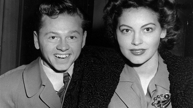 Mickey Rooney s manelkou Avou Gardnerovou v New Yorku v lednu 1942