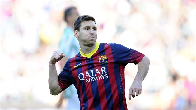 ZNAMEN TRIUMFU. Lionel Messi oslavuje zuitkovan pokutov kop a veden Barcelony nad Betisem Sevilla.