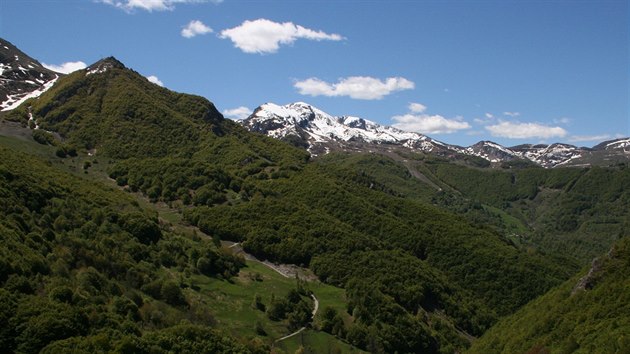 Pohled od tesu Costa Murin k prsmyku Colle di Tenda