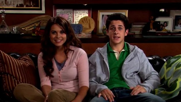 Lyndsy Fonseca a David Henrie v serilu Jak jsem poznal vai matku (2005)