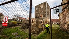 Hradenínskou tvrz po rekonstrukci by návštěvníci mohli navštívit ještě letos Hradenínskou tvrz po rekonstrukci by návštěvníci mohli navštívit ještě letos