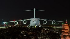 Transportní letoun C-17 Globemaster na základn Manas v Kyrgyzstánu