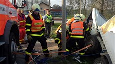 Váná dopravní nehoda se stala v obci Kozmice na Hluínsku. (7. dubna 2014)