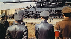 Německý 80-cm-Kanone (E) byl nejtěžší operačně nasazený kanon na světě. Písmeno... Německý 80-cm-Kanone (E) byl nejtěžší operačně nasazený kanon na světě. Písmeno...
