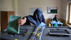I přes výhrůžky ze strany Talibanu je o afghánské volby velký zájem, do I přes výhrůžky ze strany Talibanu je o afghánské volby velký zájem, do