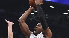 Joe Johnson z Brooklynu útočí na koš Houstonu. Joe Johnson z Brooklynu útočí na koš Houstonu.