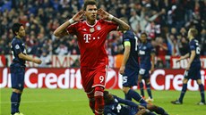 VYROVNÁNO. Mario Manduki z Bayernu Mnichov oslavuje gól proti Manchesteru