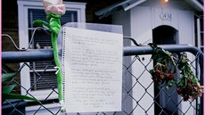 Jeden z obdivných dopis, který autor zavsil na plot. Snímek je ze 4. ervence...