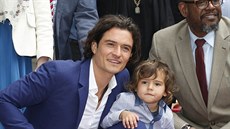 Orlando Bloom a jeho syn Flynn pi odhalení hvzdy na hollywoodském chodníku...