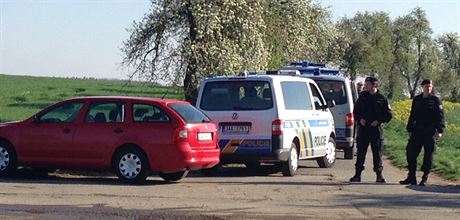 Vradu dvou taxiká, jejich tla se nala v Uhínvsi, vyetují kriminalisté od dubna