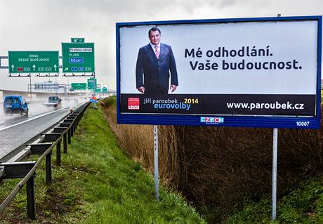 Bývalý premiér Jií Paroubek u zase k volim promlouvá z billboard. Vede...