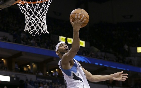 EXCELENTNÍ VÝKON. Corey Brewer z Minnesoty a jeho exhibice v duelu s Houstonem.