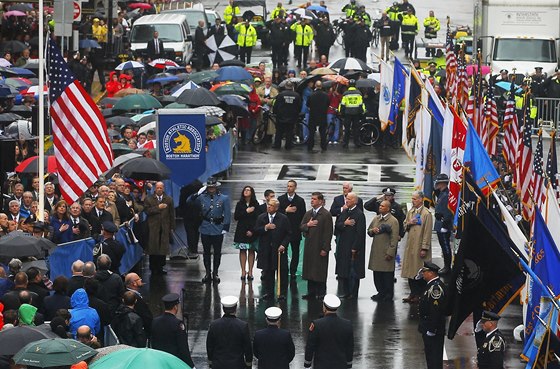 Vzpomínejme nn a se ctí. Amerika si pipomíná rok od útok v Bostonu