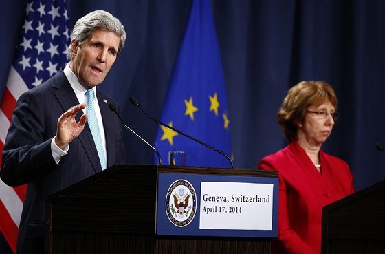 Americký ministr zahranií John Kerry a éfka unijní diplomacie Catherine