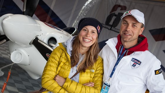 Snowboardistka Eva Samková se s pilotem Martinem onkou proletla v jeho