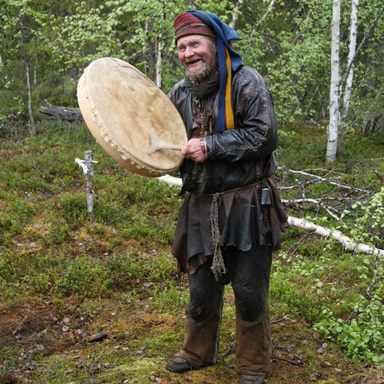 Bubnující Sáma jako lesní skítek. V Laponsku máte asto dojem, e se vám to...