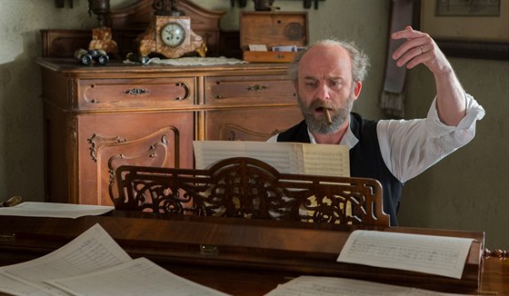 Hynek ermák v roli Antonína Dvoáka ve filmu Americké dopisy (2015)