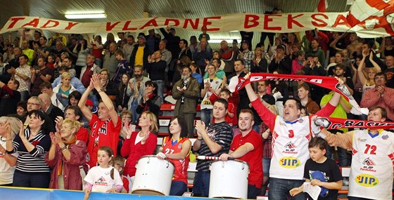 Fanouci slaví postup pardubických basketbalist do ligového semifinále.