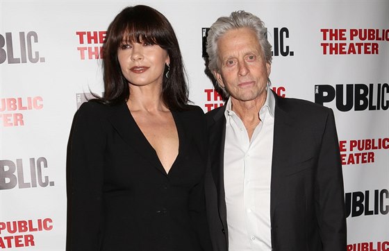 Catherine Zeta-Jonesová a Michael Douglas (New York, 15. dubna 2014)