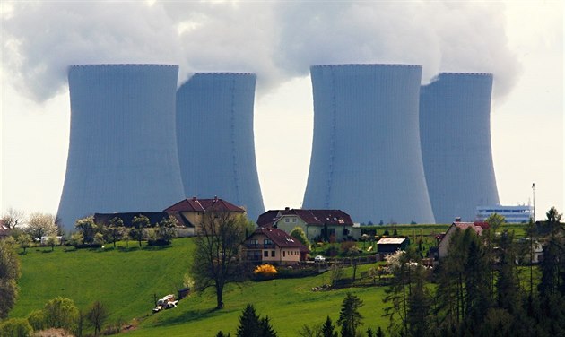 Z dom na okraji Týna nad Vltavou jsou chladicí ve nepehlédnutelné. Snímek...