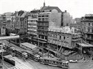 1975: Vclavsk nmst v oblasti na Mstku. Prv se zde stav metro. Bav...