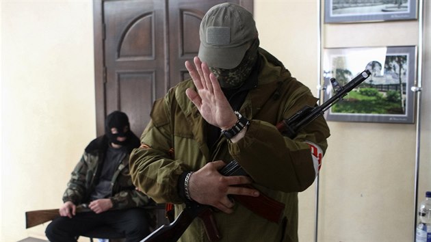 Radnici v Doncku obsadili ozbrojen stoupenci Moskvy (16. dubna 2014)
