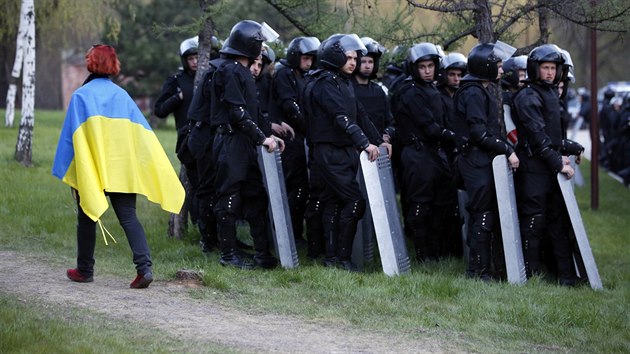 Demonstrace za zachovn celistvosti Ukrajiny v Doncku (18. dubna 2014)
