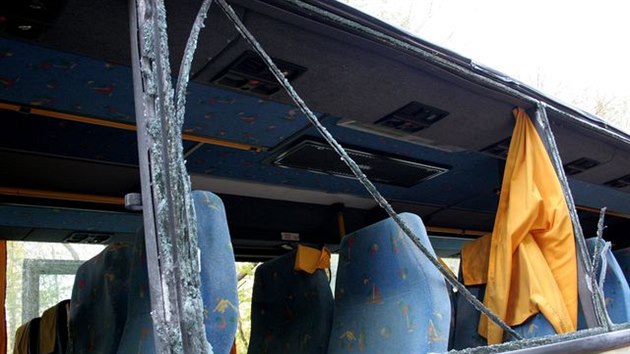 Nehoda kamionu a autobusu v Buchlovskch horch.