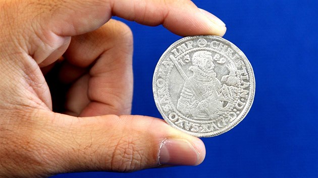 Ndoby nalezen v listopadu 2012 u Jlovho obsahovaly vce ne ti tisce rznch minc.