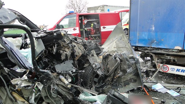 Dopravn nehoda na silnici prvn tdy slo 11 v Hradci Krlov. (10. 4. 2014)