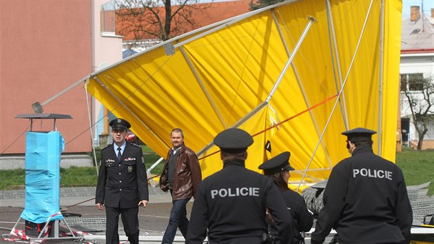 Msto byl v pondl odpoledne obhldnout i editel mstsk policie v Jihlav Jan Frenc (v hnd bund).