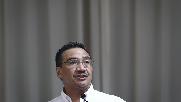 Malajsijsk ministr dopravy Hiamudn Husejn vyzval cel svt, aby se v sobotu a v nedli modlil. Ptrn po zmizelm letu MH370 toti ek "zsadn okamik" (19. dubna 2014)