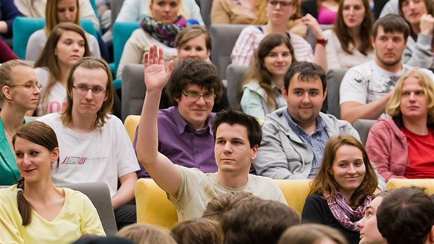 Prezident Milo Zeman na hradeck univerzit diskutuje se studenty (15.4.2014).
