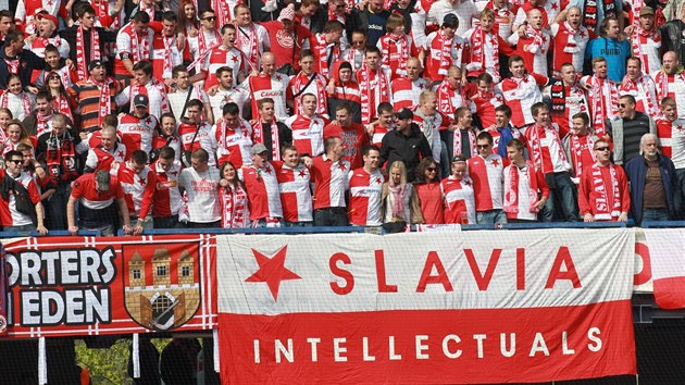 Fanouci Slavie ped startem 281. derby praskch "S"