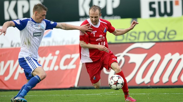 Momentka z fotbalovho duelu Znojma a Banku Ostrava (erven)